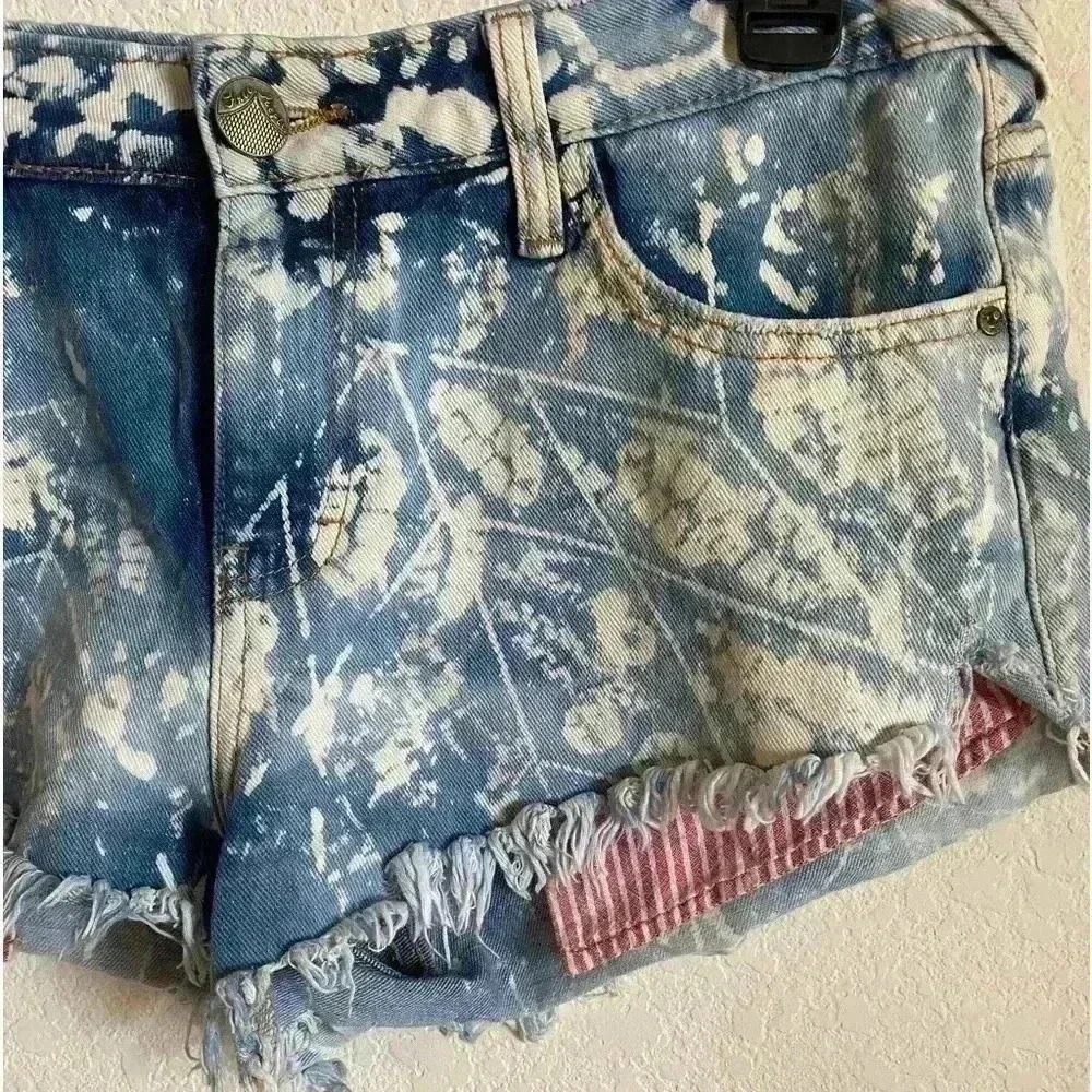 Free People Shibori Tribal Bleach Wash Frayed Hem Micro Denim Shorts Size 28